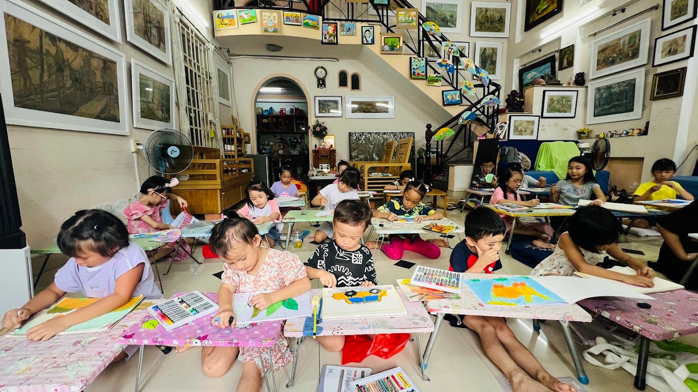 hướng dẫn các bước làm quạt giấy trong lớp vẽ green art class